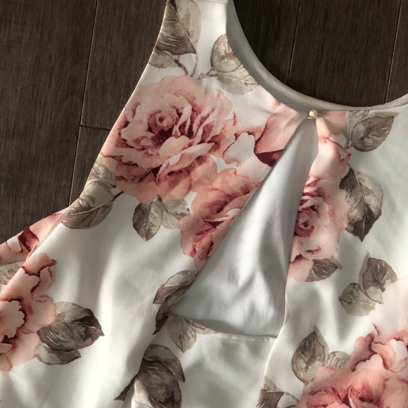 4/35$ 🌈 Flower 🌸 Top - Picture 2 of 3